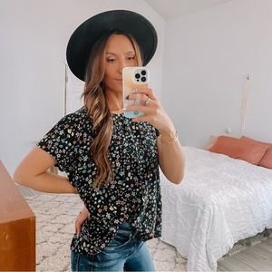 LOFT black floral keyhole back top • Size large